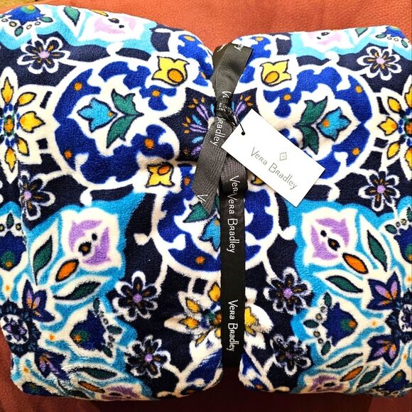 NWT Vera Bradley Fleece Throw Blanket - Picture 1 of 2
